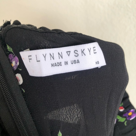 NEW Flynn Skye Bella Off the Shoulder Ruffle Sleeve Maxi Dress Size XS - Picture 5 of 7